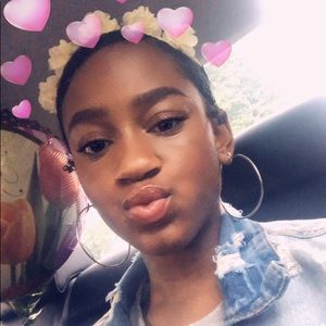 Meet your Posher, Lakeira